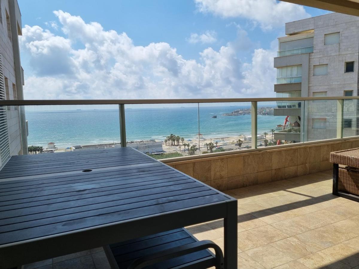 Beachfront Gallery Acre Exterior foto