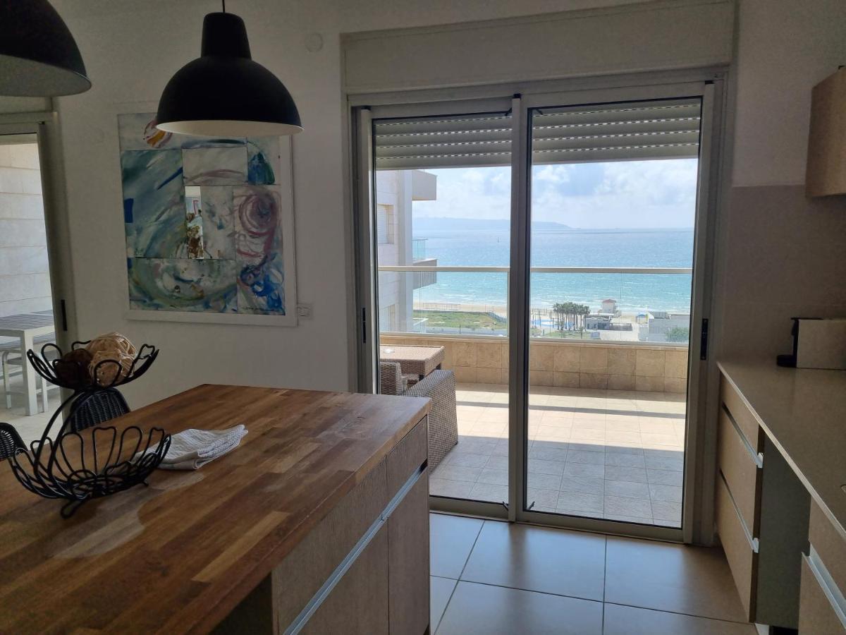 Beachfront Gallery Acre Exterior foto